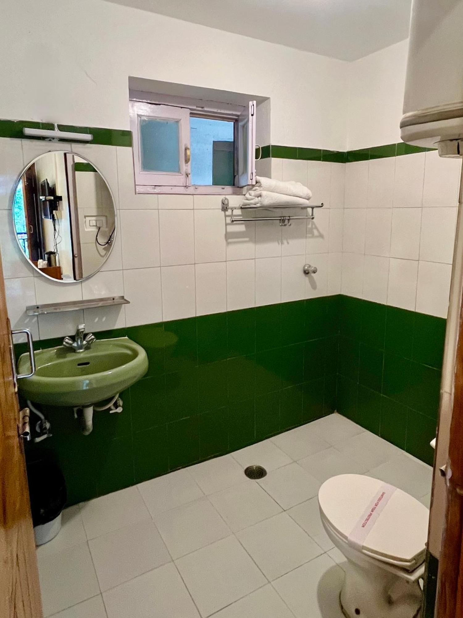 Hotel Tourist 10 Minutes Walking Distance From The Mall