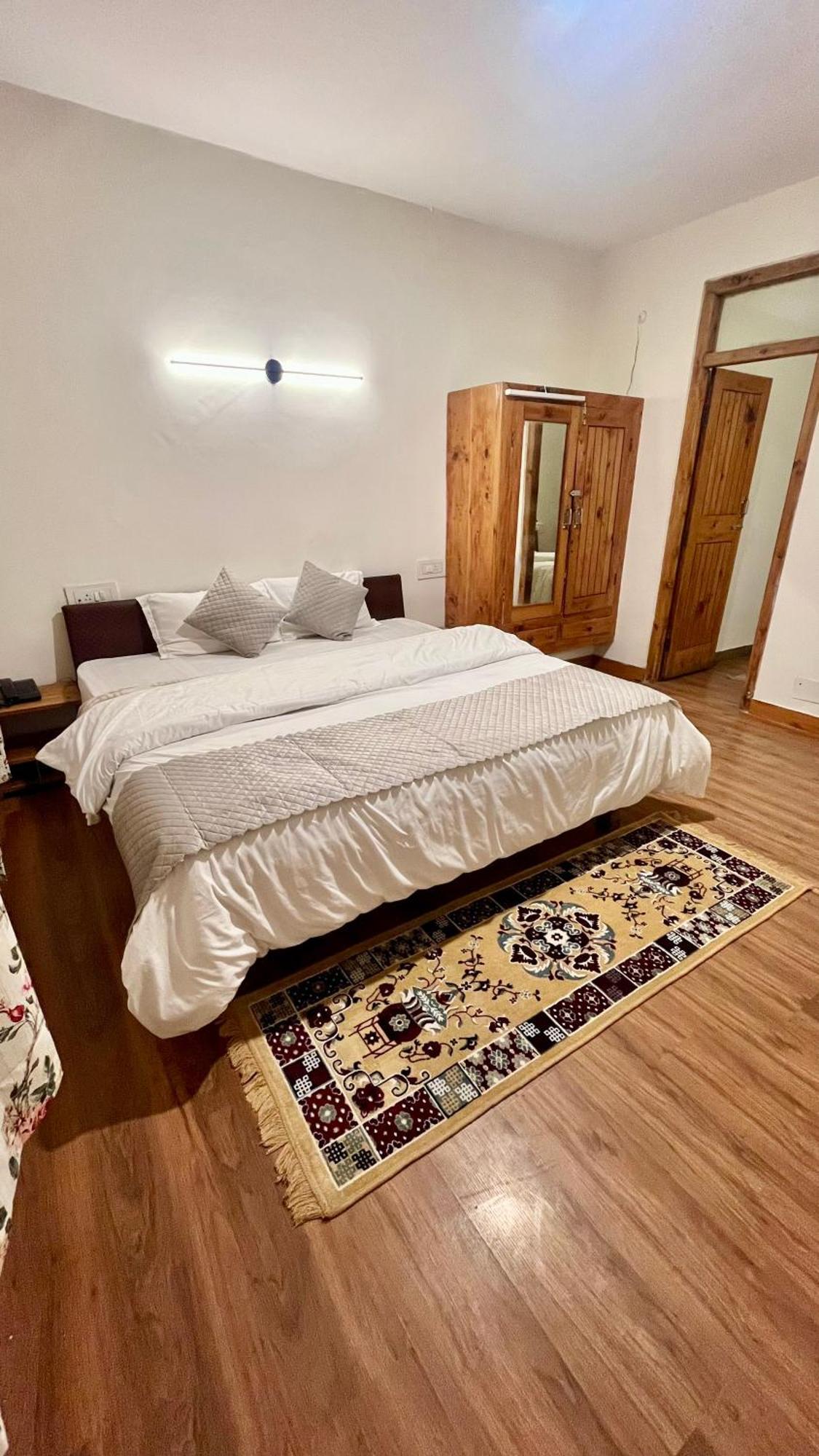 Hotel Tourist 10 Minutes Walking Distance From The Mall *