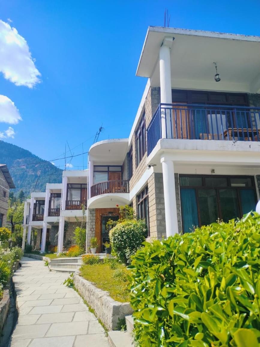 Tourist 10 Minutes Walking Distance From The Mall * Manali (Himachal Pradesh)