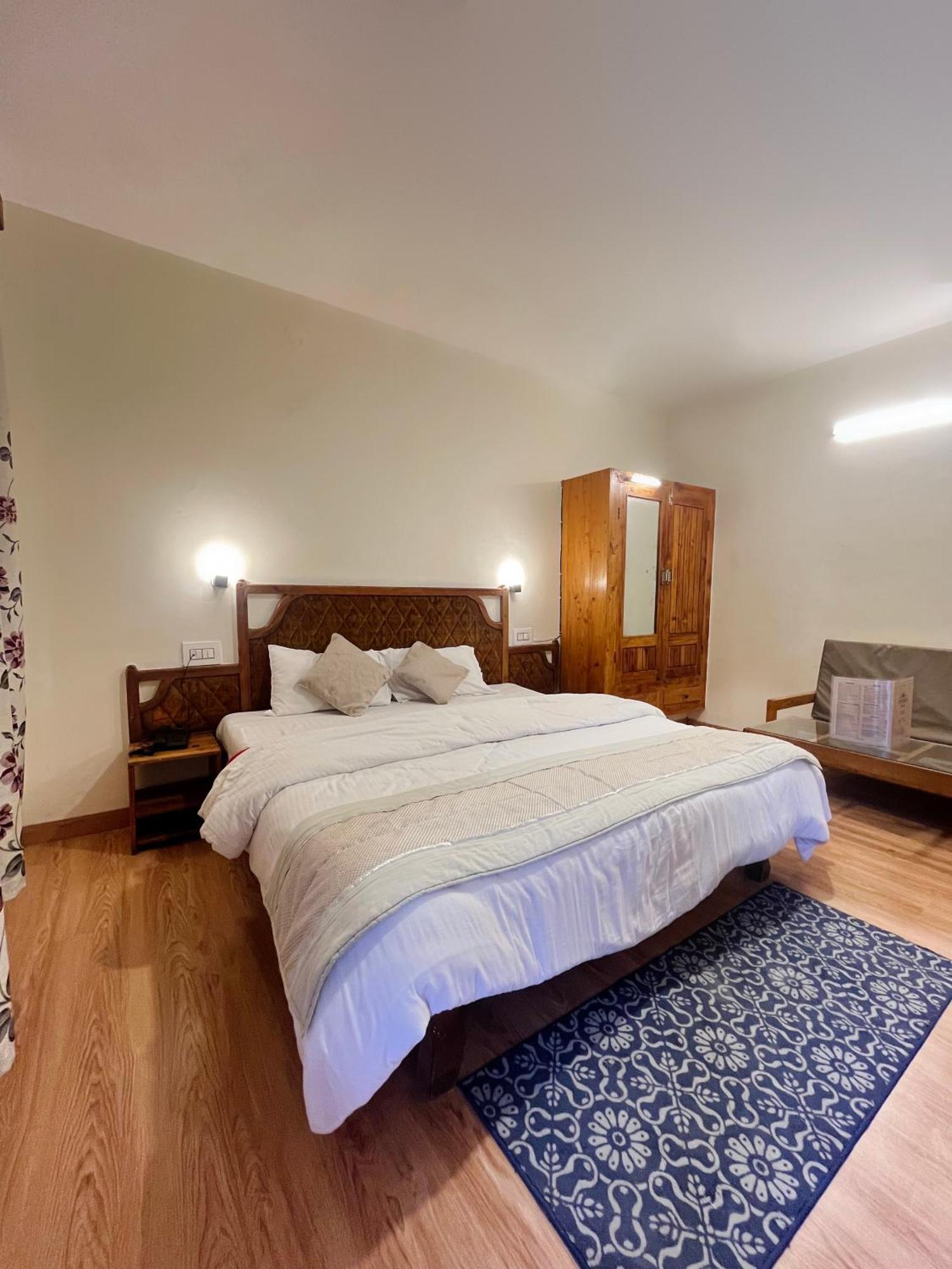 Tourist 10 Minutes Walking Distance From The Mall Hotel *