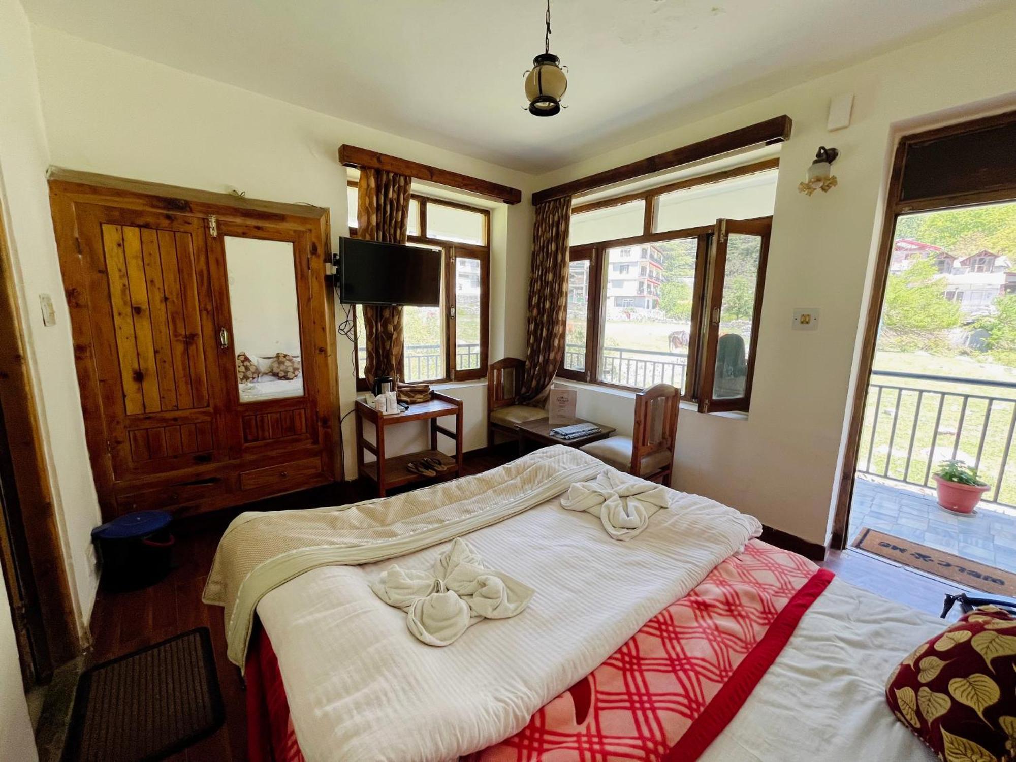 Tourist 10 Minutes Walking Distance From The Mall