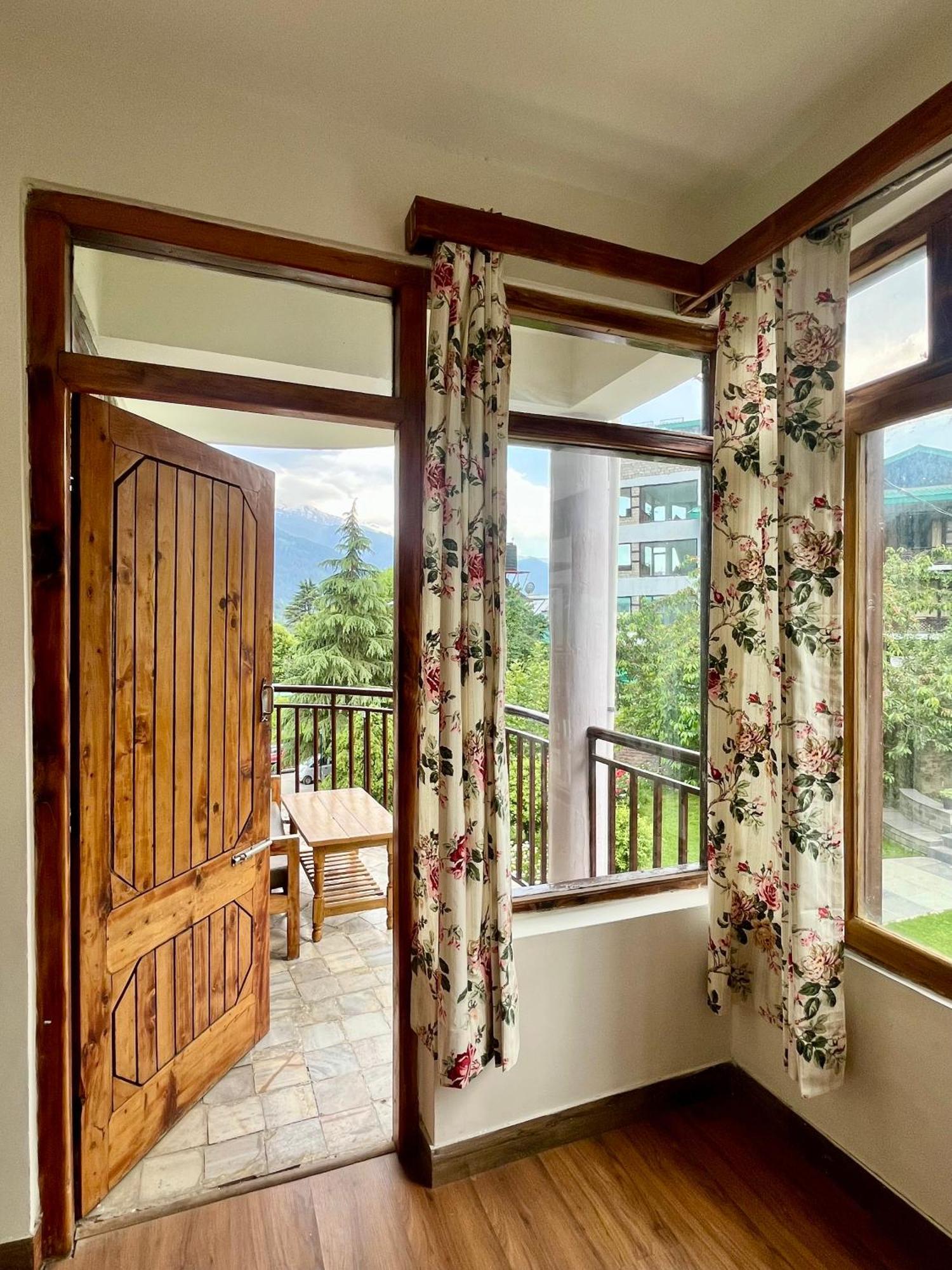 Hotel Tourist 10 Minutes Walking Distance From The Mall