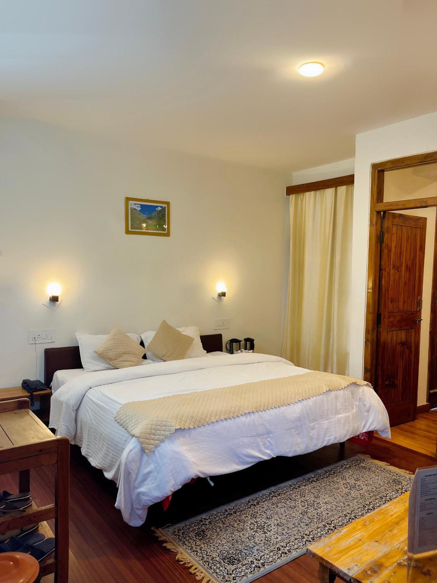 Hotel Tourist 10 Minutes Walking Distance From The Mall *
