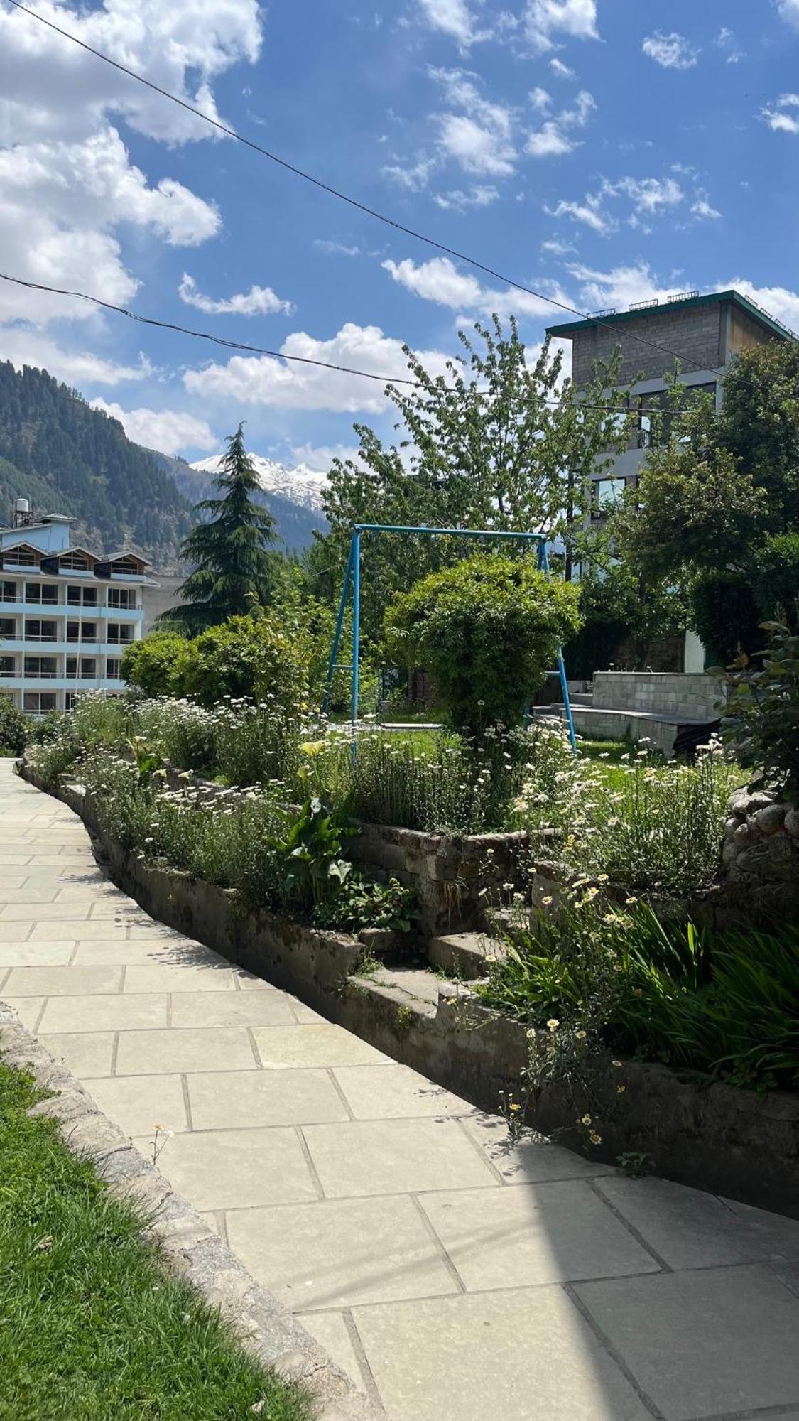 Hotel Tourist 10 Minutes Walking Distance From The Mall Manali (Himachal Pradesh)