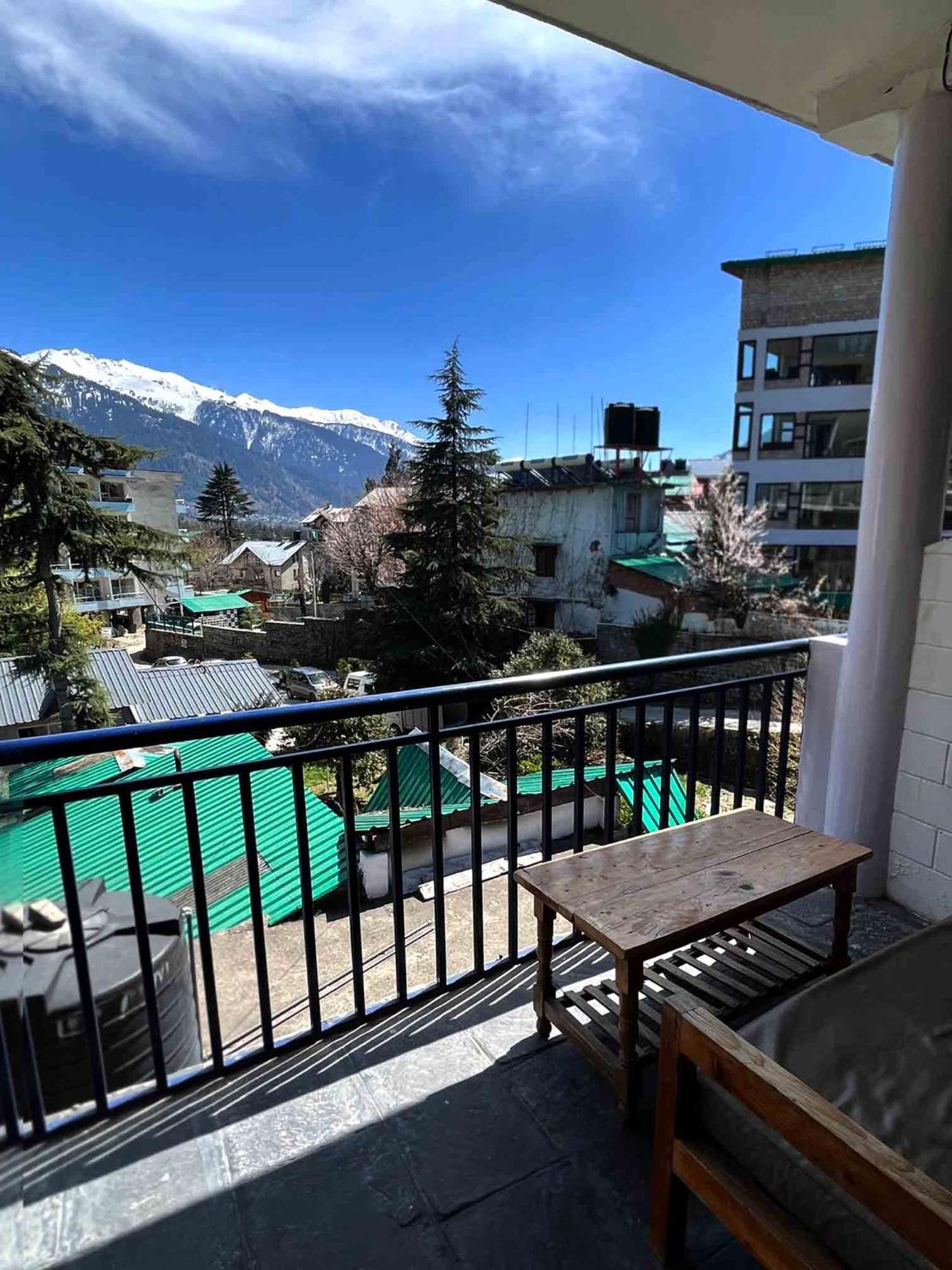 Tourist 10 Minutes Walking Distance From The Mall Hotel Manali (Himachal Pradesh)