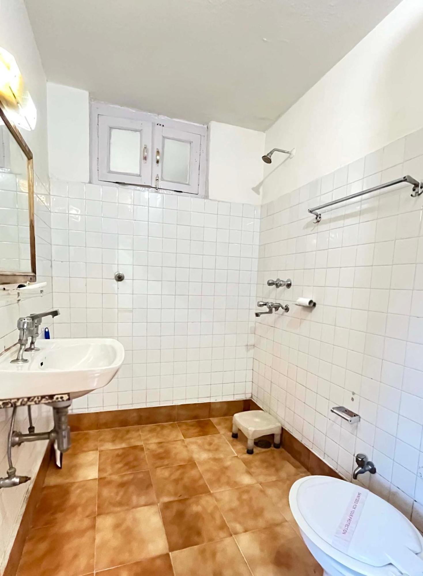 Hotel Tourist 10 Minutes Walking Distance From The Mall *